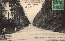 CPA 27 - LA RIVIERE-THIBOUVILLE (Eure) - Route de Paris à Trouville