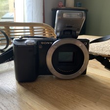 Sony Nex-5. Digital.Noir.+flash.14,2 Megapixels.Lire L’annonce