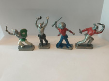 VINTAGE  lot 4 FIGURINES