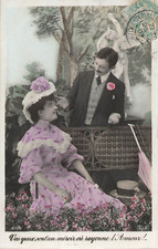 CP MOUSTACHU CRAVATE ABORDANT FEMME ELEGANTE CHAPEAU SUR BANC - OMBRELLE