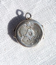 PENDENTIF MEDAILLON RELIQUAIRE