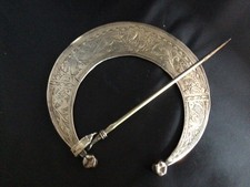 Grande fibule en argent, sud