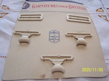 Accessoires porte jarretelles sur carte d'origine " Galeries Lafayette ". Ref M5