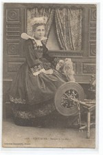 29 PONT AVEN , DEVANT LE LIT