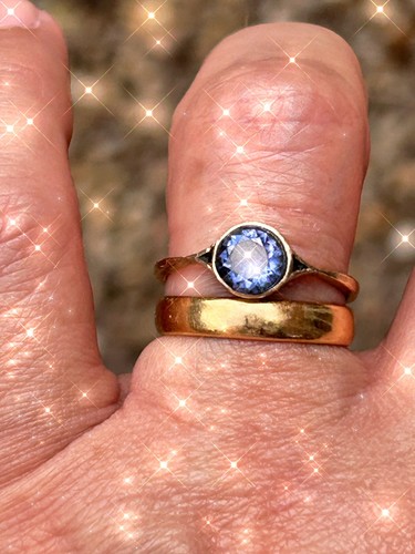 Beautiful vintage solid - beautiful,