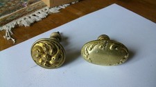 Lot de  2 anciennes poignées fantaisies en  métal ou bronze ?