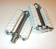 pédale blanche type LYOTARD (la paire) vélo cyclomoteur filetage français