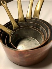 LOt de petites casseroles en