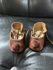 JOLIES CHAUSSURES POUR POUPÉE