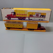 Camion Pinder avec remorque