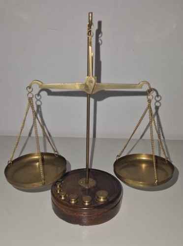 Balance ancienne à - ⚖️,