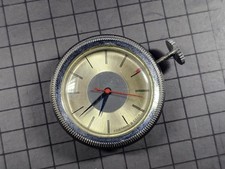 Horloge miniature mécanique soviétique