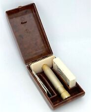 Rasoir dans sa jolie boite en bakelite marron mouchetée brillante , années 1930s