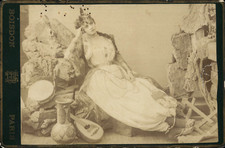 Maurice Boisdon, Paris, jeune femme en tenue orientale. Vintage albumen print.