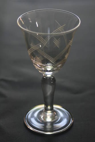 Verre liqueur ciselé - verre, a