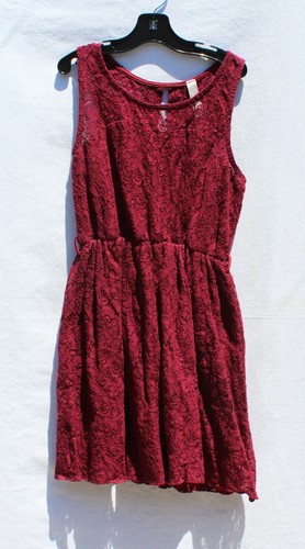 Burgundy sleeveless lace - sleeveless,