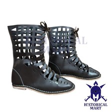 Bottes en cuir médiévales