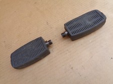 Occasion d'origine paire de pédales gauche et droite pour mobylette Motobécane .