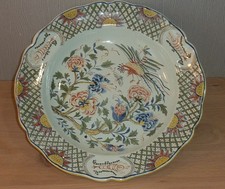 plat épais en faïence de DESVRES Fourmaintereaux Frères décor Rouen non signé