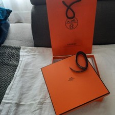 Boite vide Hermes 19.5x19.5x5.50avec son  sac shopping 21x29x8.50