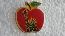 PIN S  APPLE LA POMME STATUE DE LA LIBERTE
