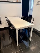 table cuisine et chaises style tolix , table metal et melamine 4 personnes