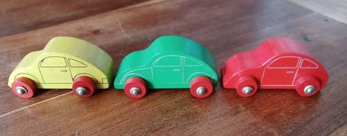 Petites voitures bois rouge - petites,