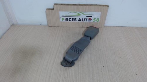 Attache ceinture arriere droit