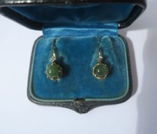 Boucles d’oreilles dormeuses jade or jaune massif 18 carats France ancien