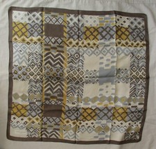 Grand carré vintage en soie de BIANCHINI FERIER Paris