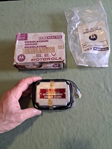 Régulateur motorola volts - ,