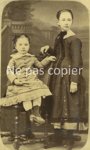 Deux jeunes filles - vers, 1880