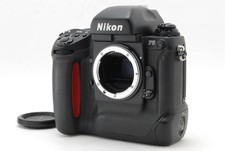 Lire [PRESQUE COMME NEUF] Appareil photo reflex argentique Nikon F5 35 mm Boî...