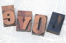 LOVE caractères d'imprimerie