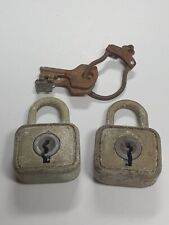 Paire petits cadenas anciens