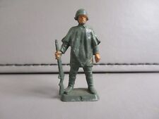 1/50  35mm STARLUX SOLDAT ALLEMAND PONCHO ARME AU PIED WERHMACHT  WWII