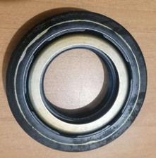 Joint arbre de roue tracteur