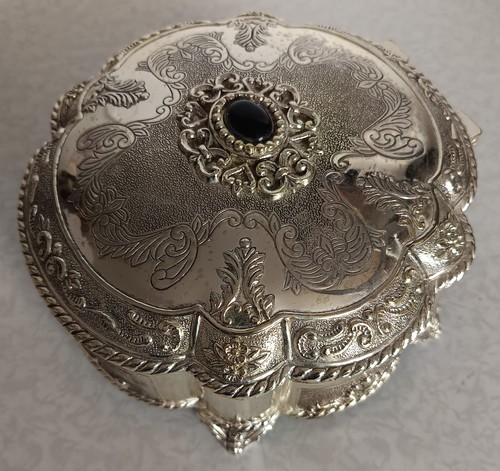Old large silver metal - 🍀old,