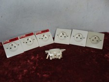 Lot de Sept Prises deux pôles & Terre de modèle Neptune Legrand Neuves 