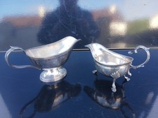 Deux saucières de style Louis XVI en métal argenté art de la table