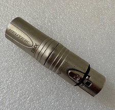 Adaptateur XLR Mâle 3 Broches vers XLR Femelle 5 Broches NEUTRIK NA3F5M