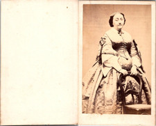 Femme avec de l'embonpoint en