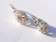 BELLES BOUCLES D'OREILLES