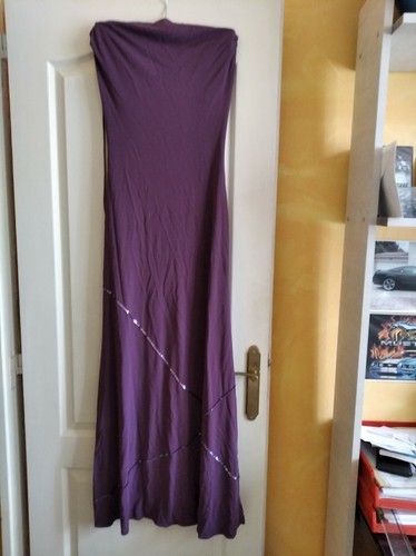 Robe longue violette attachée