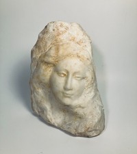 Ecole française ou italienne. 1900. Buste de femme en marbre blanc. Art Nouveau