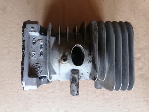 Cylindre piston - +, +