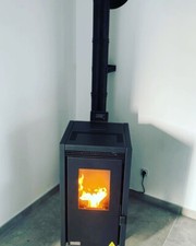 Poêle a granulés TEBA TP 06. 08,14 kw. Produit neuf emballé.