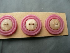 6 boutons anciens bakélite?à