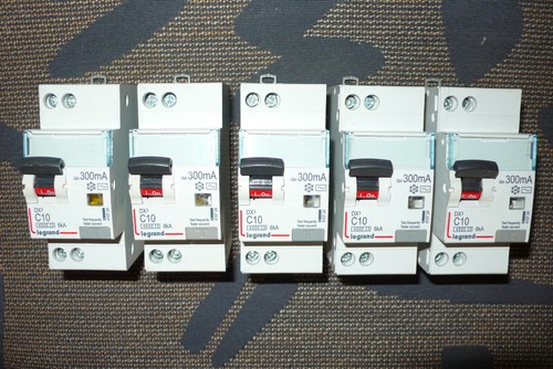 Disjoncteur differentiel 10a - disjoncteur,