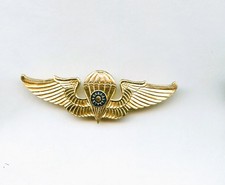 PARACHUTISTE Chine  Brevet  Parachutiste en metal doré